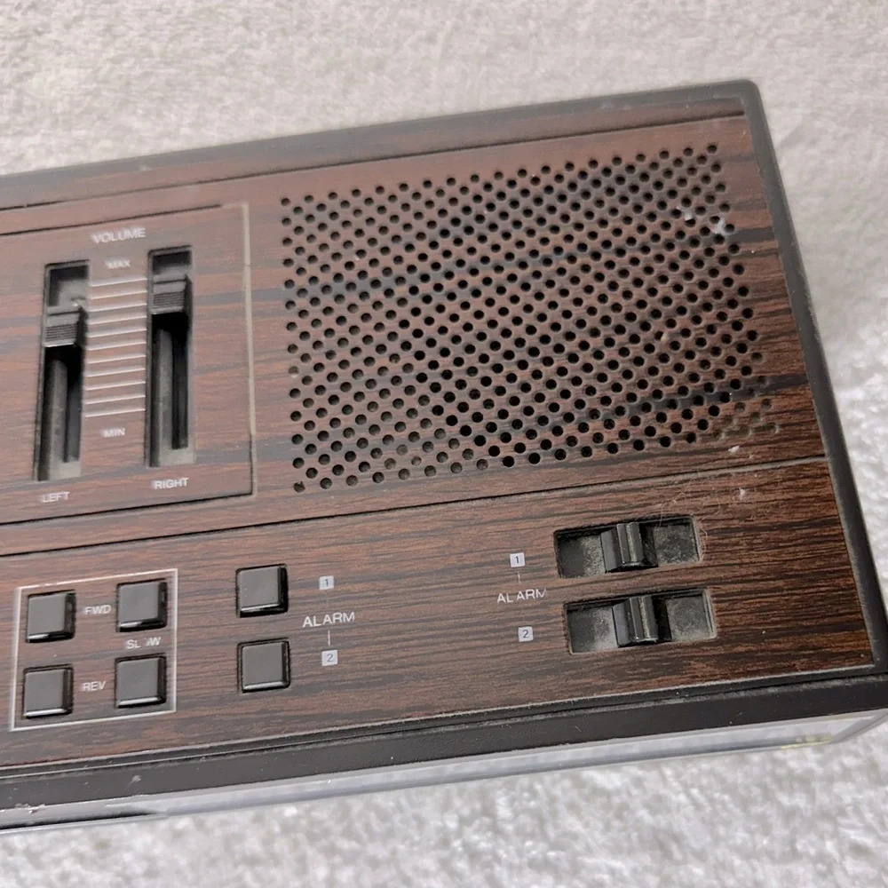 Vintage Realistic Digital Clock Radio For Parts - Picture 10 of 14
